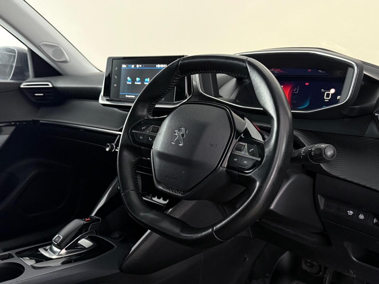 Peugeot 2008 thumbnail Steering Wheel