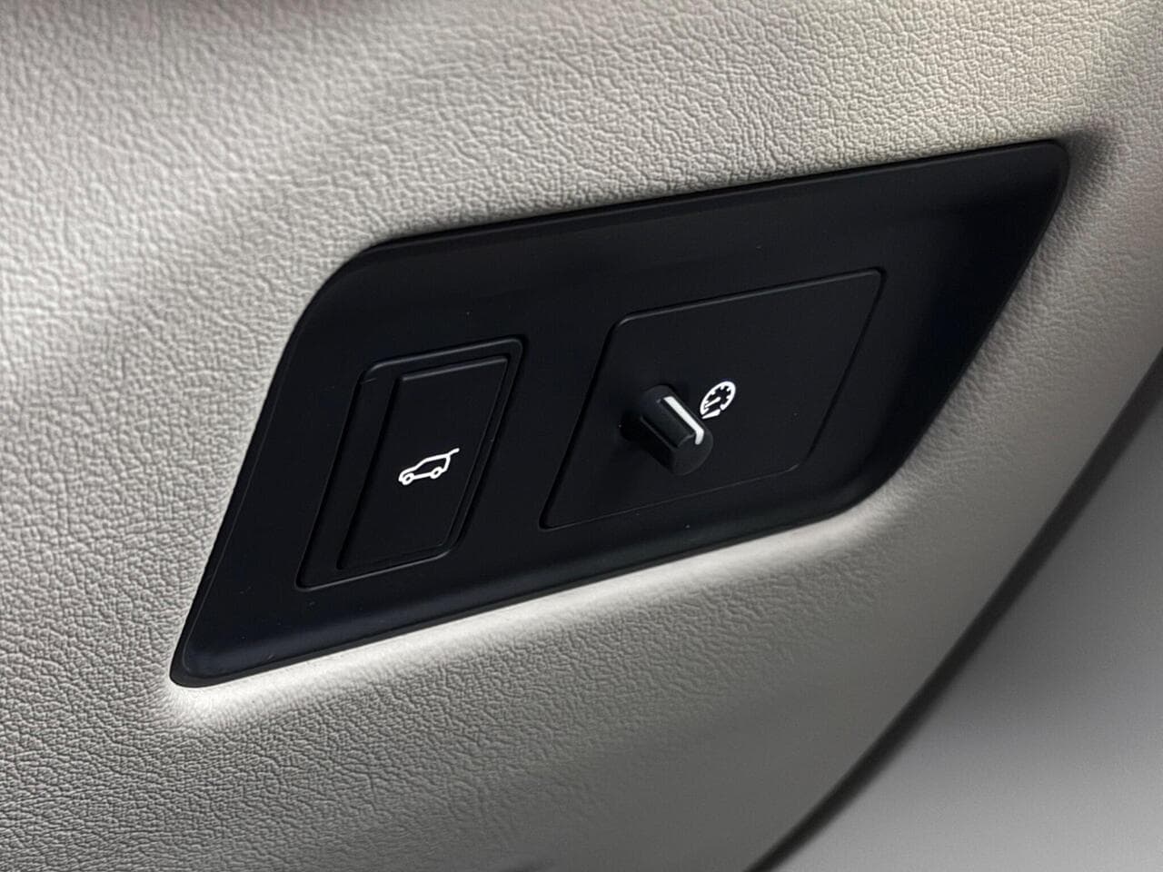 Jaguar F-PACE thumbnail Misc Controls