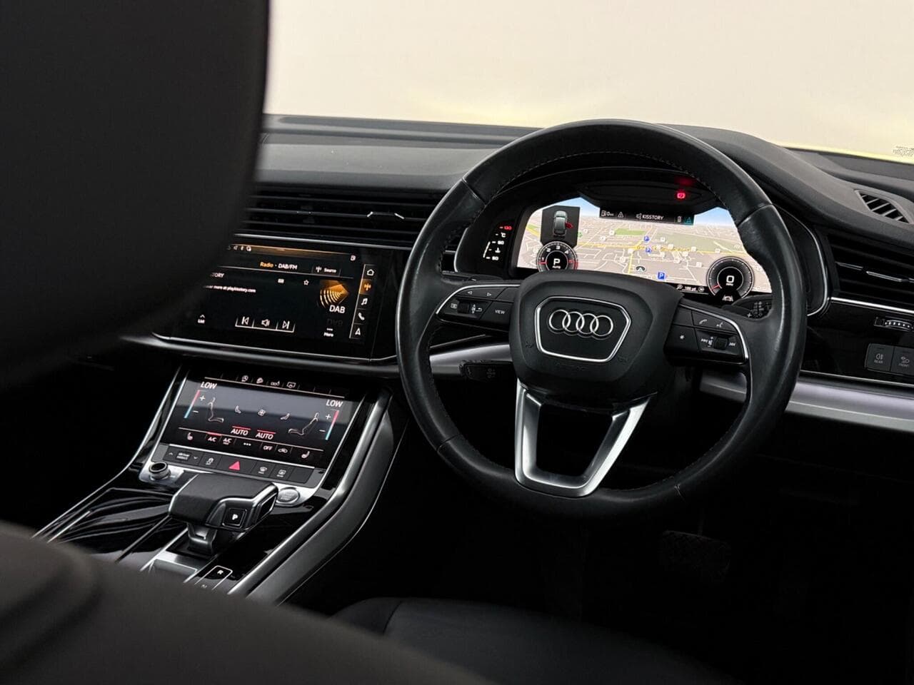 Audi Q7 thumbnail Steering Wheel