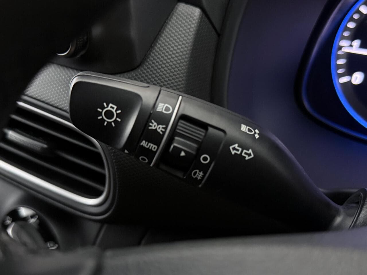 Hyundai KONA thumbnail Misc Controls