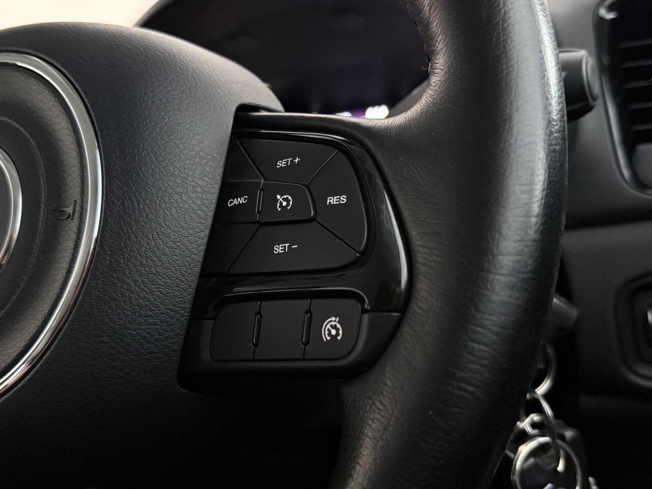 Jeep Renegade thumbnail Misc Controls