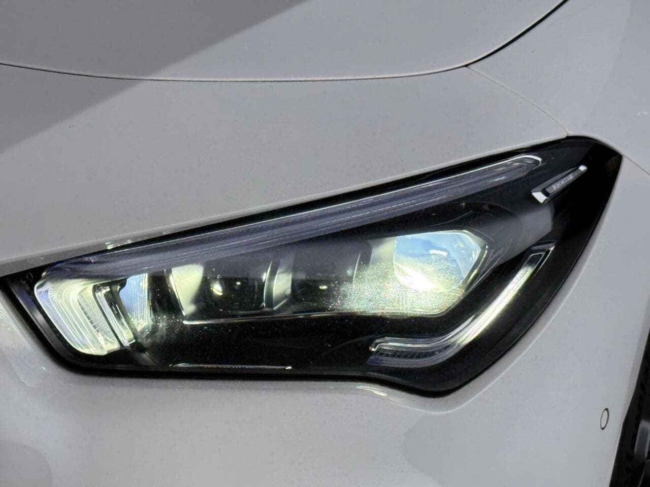 Mercedes-Benz CLA thumbnail Lights Front