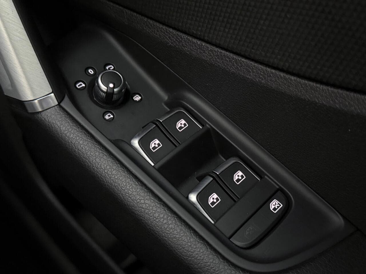 Audi Q2 thumbnail Misc Controls