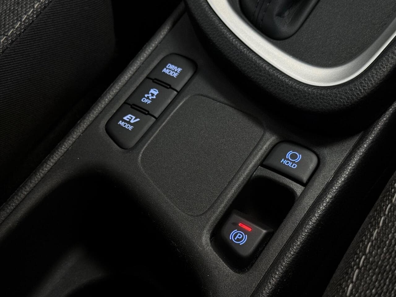 Toyota Yaris Cross thumbnail Misc Controls