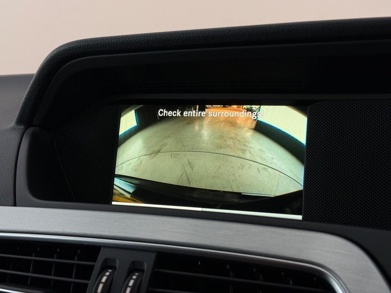 Mercedes-Benz C Class thumbnail Infotainment System