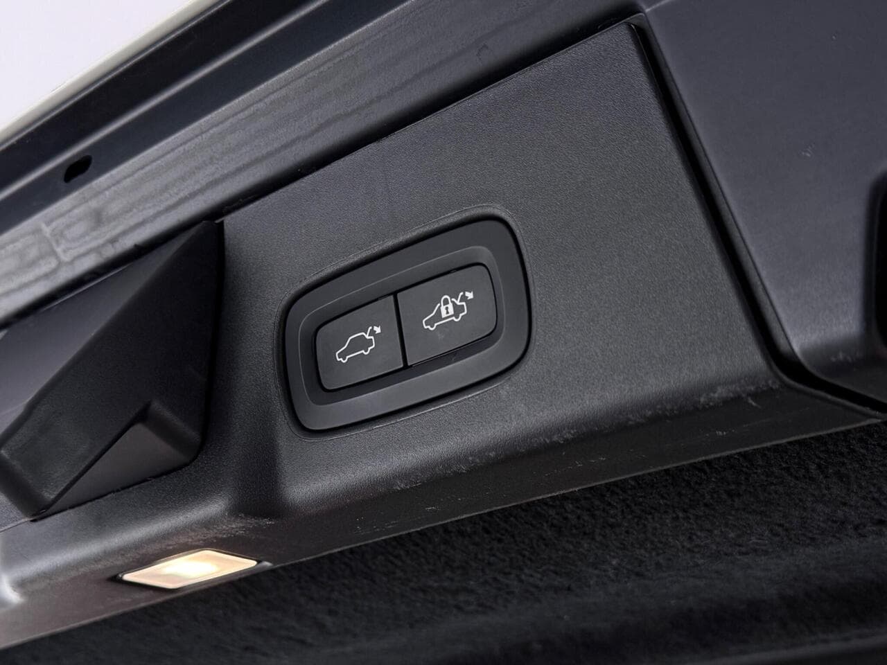 Volvo V90 thumbnail Misc Controls