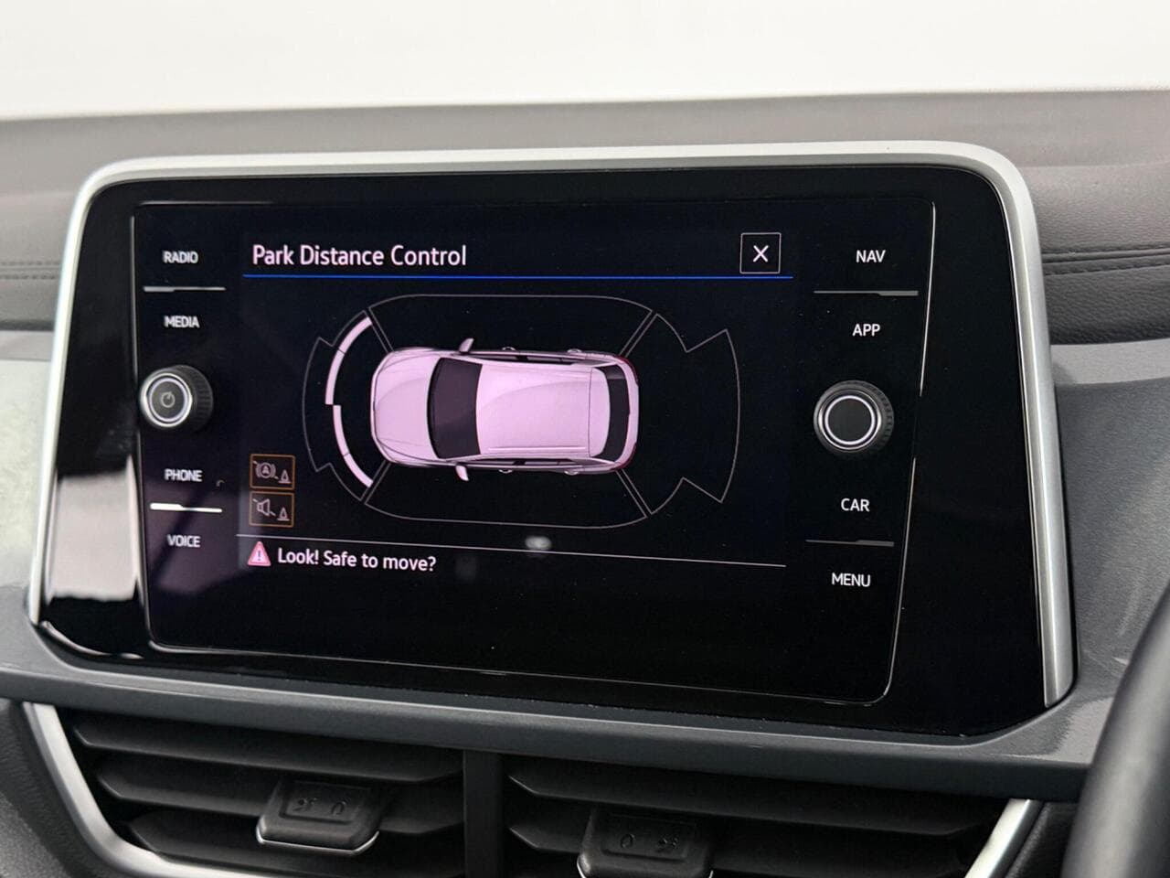 Volkswagen T-Roc thumbnail Infotainment System