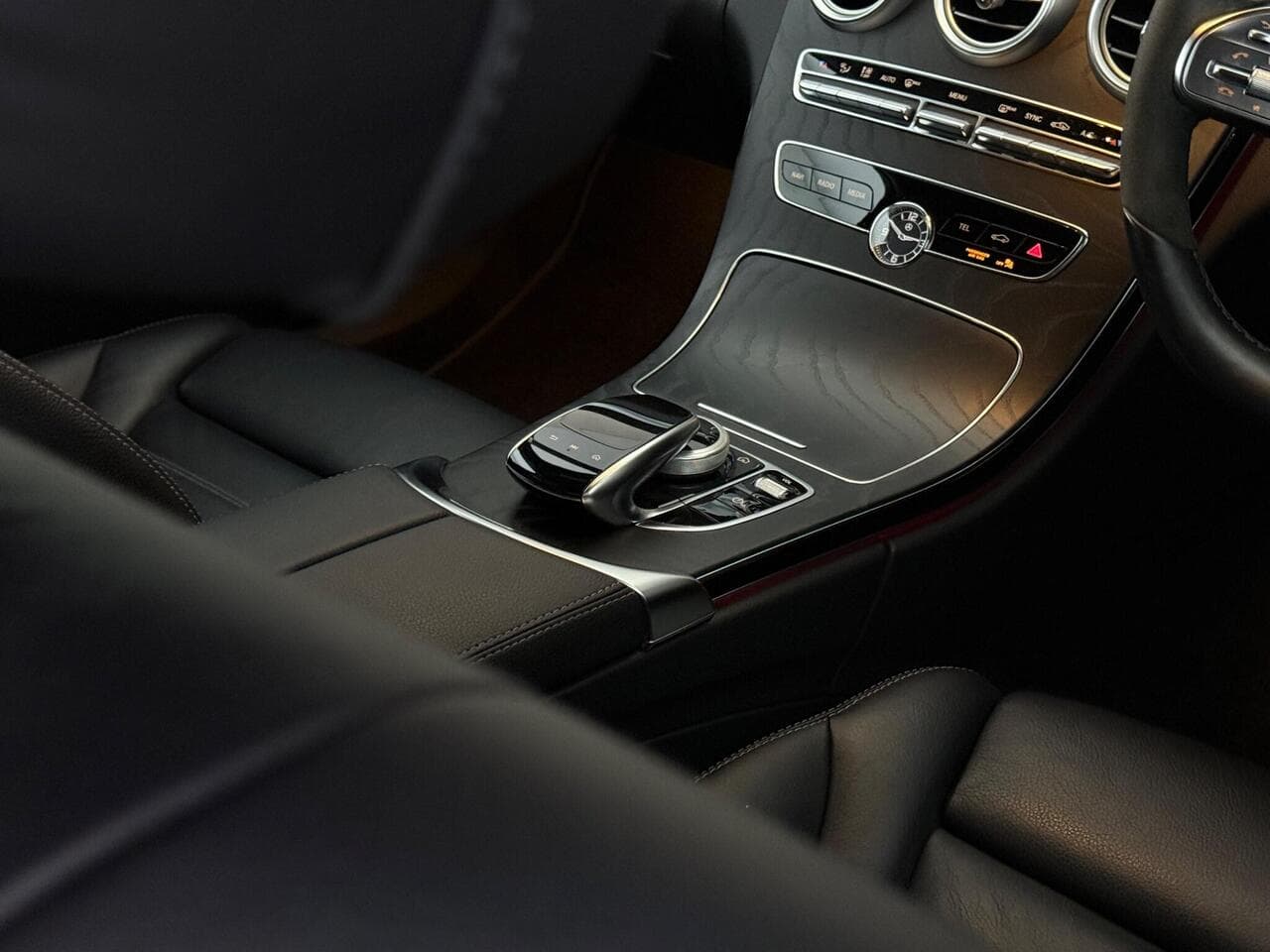 Mercedes-Benz C Class thumbnail Interior Front