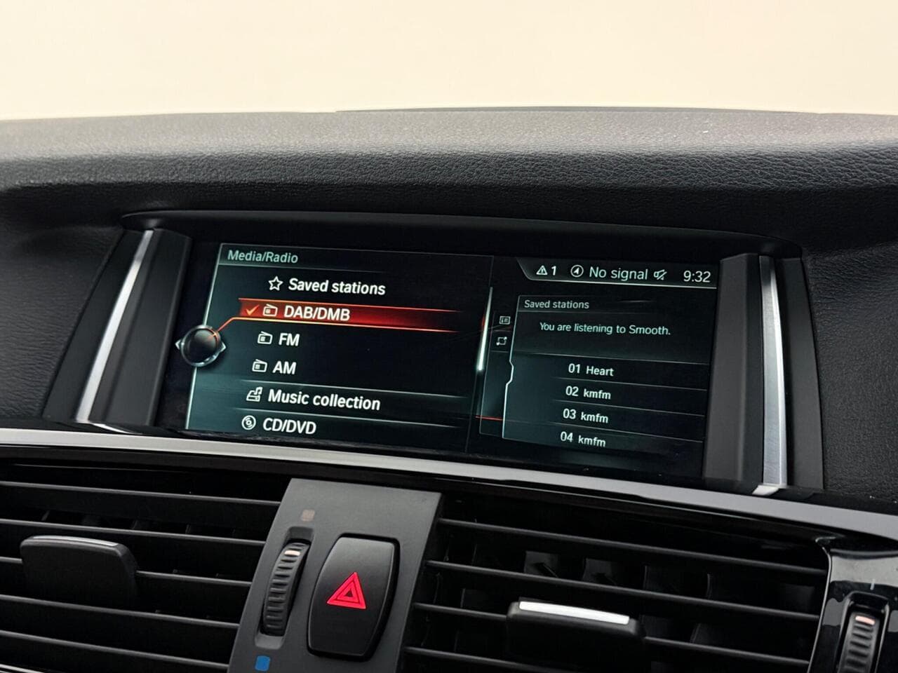 BMW X4 thumbnail Infotainment System