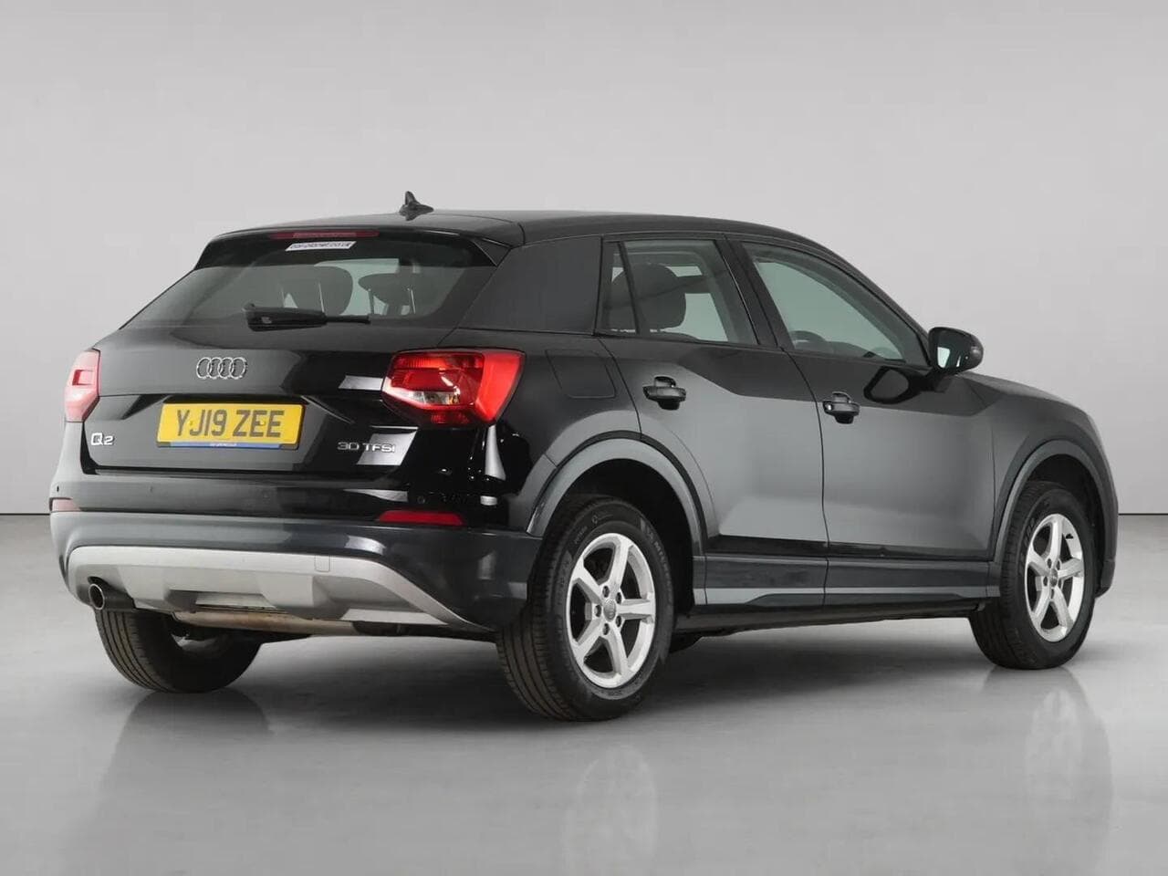Audi Q2 thumbnail Rear Right