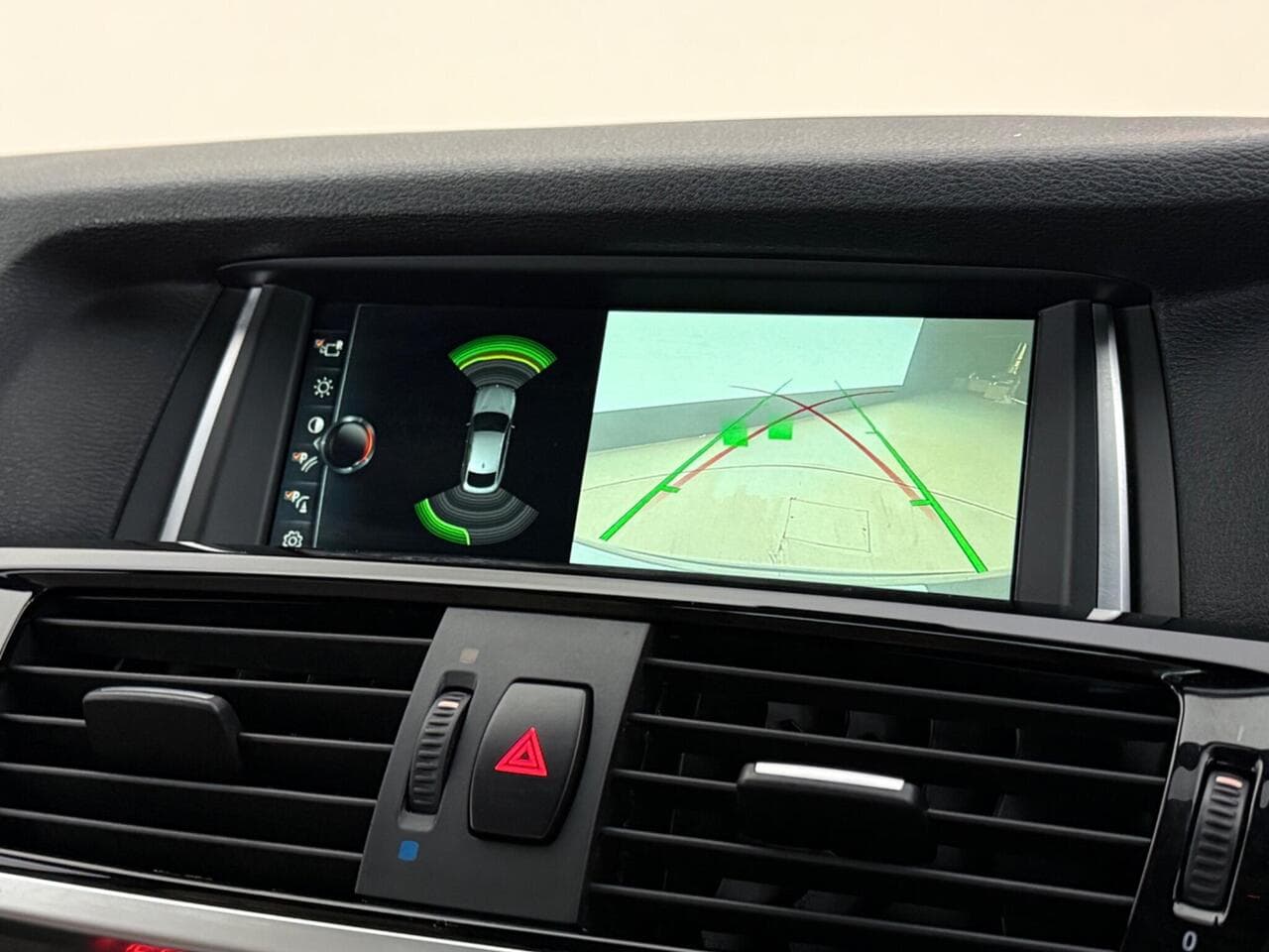 BMW X4 thumbnail Infotainment System