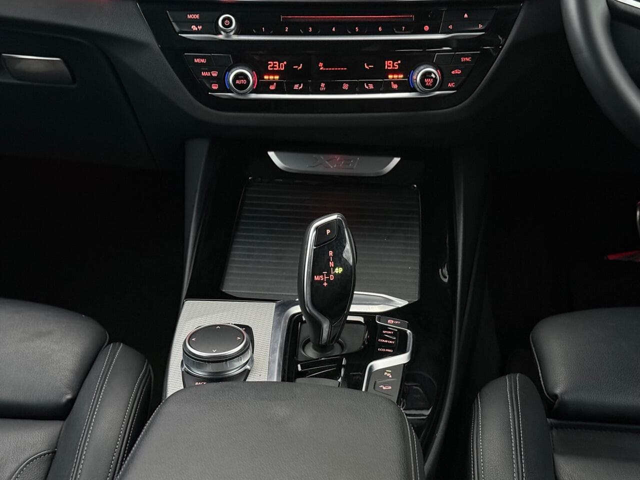 BMW X3 thumbnail Interior Front