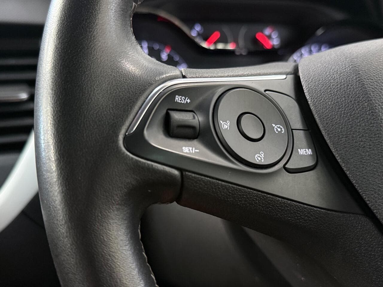 Vauxhall Crossland X thumbnail Misc Controls