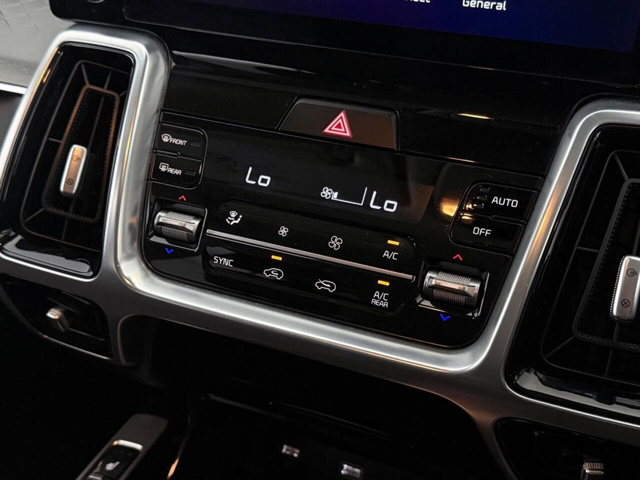 Kia Sorento thumbnail Infotainment System