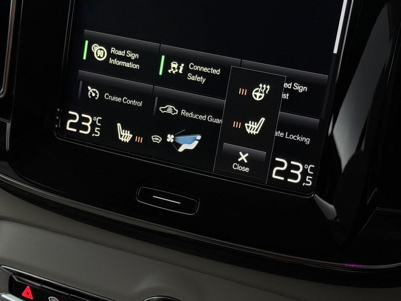 Volvo XC40 thumbnail Infotainment System