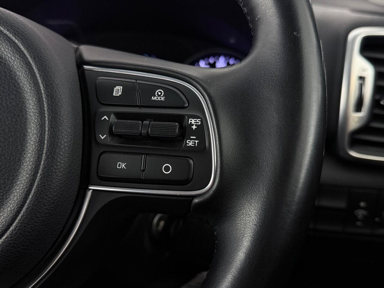 Kia Sportage thumbnail Misc Controls
