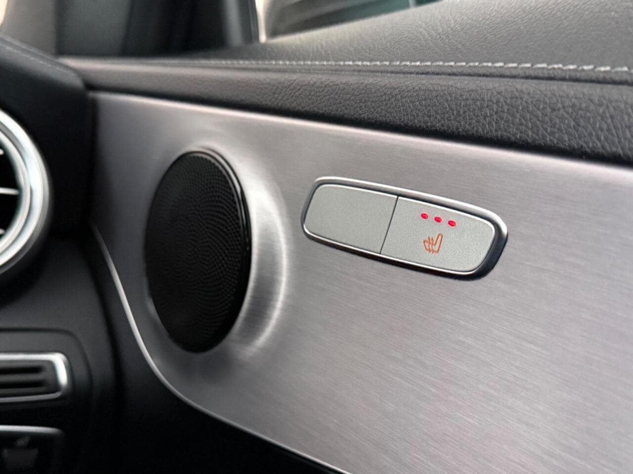 Mercedes-Benz C Class thumbnail Misc Controls