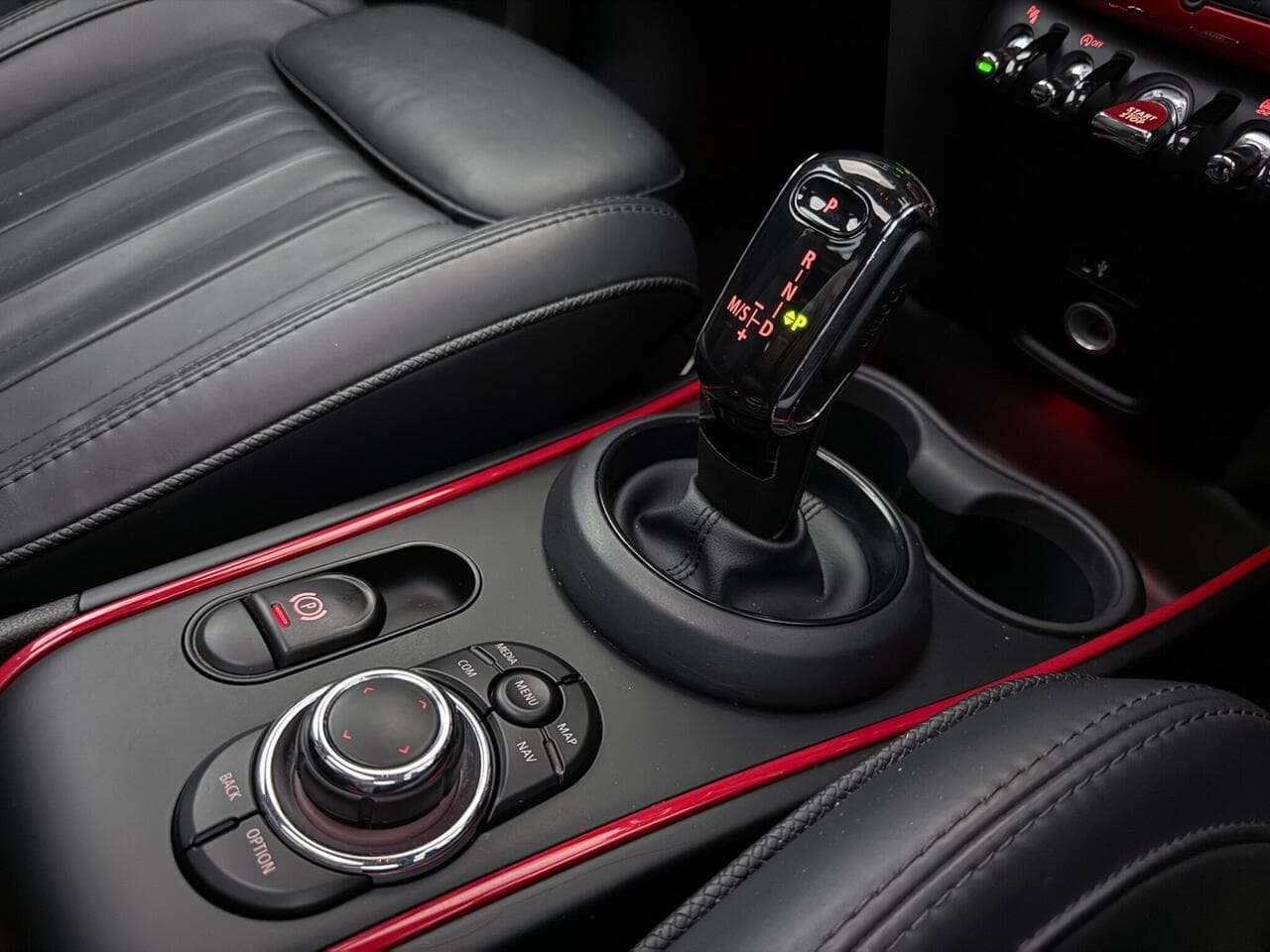 MINI Countryman thumbnail Interior Front