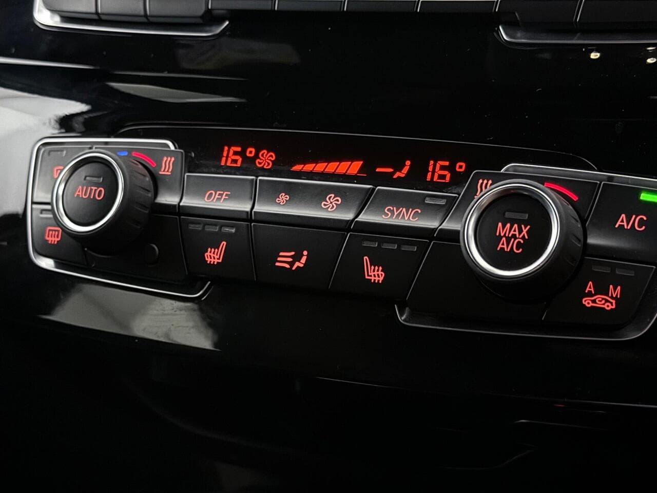 BMW X2 thumbnail Interior Front