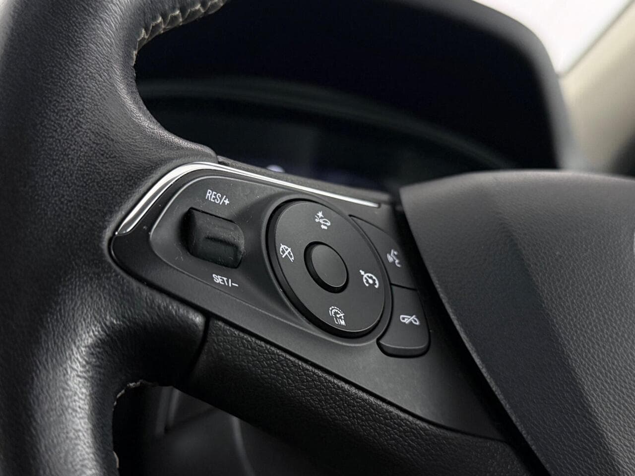 Vauxhall Insignia thumbnail Misc Controls