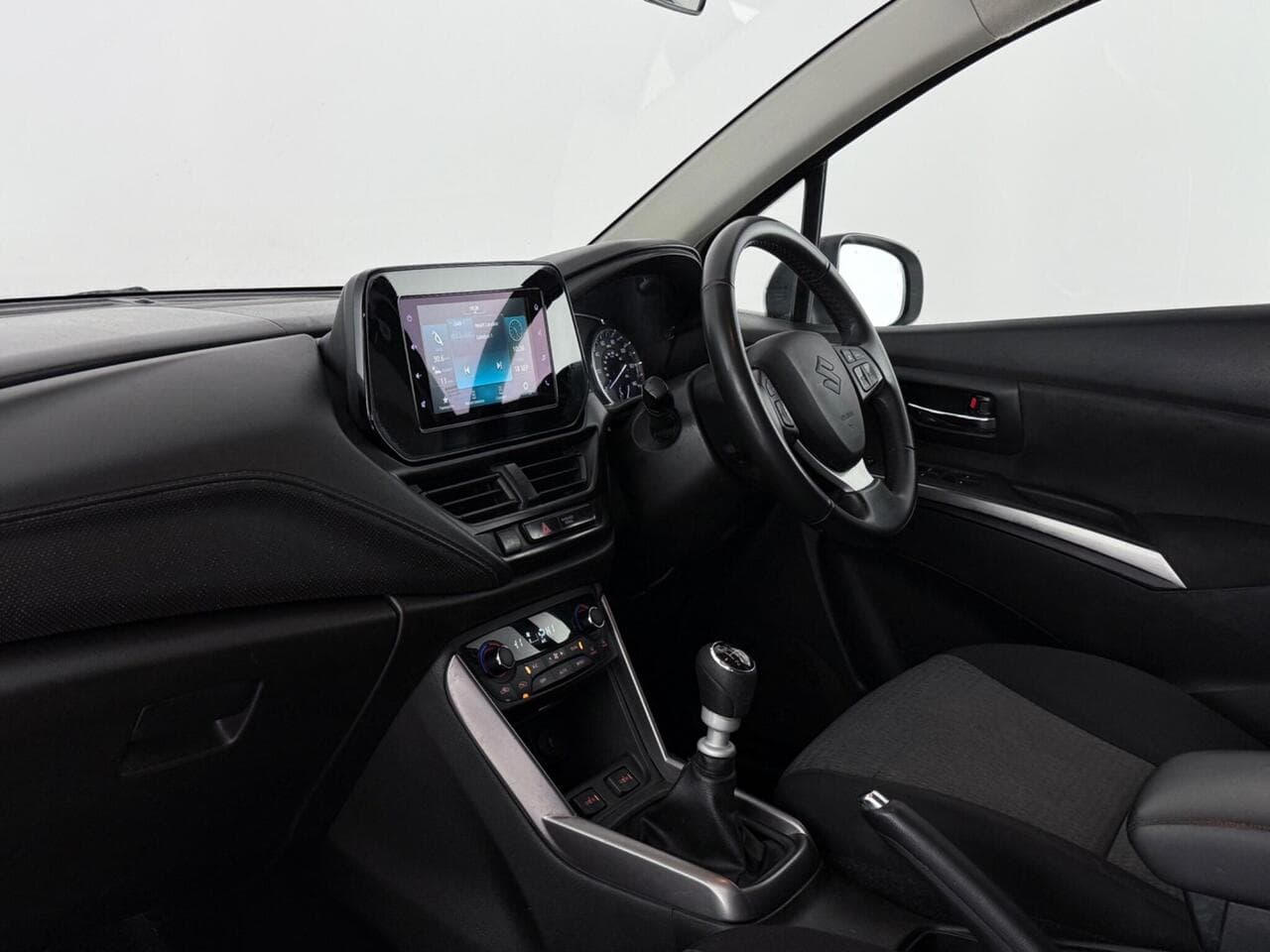 Suzuki S-Cross thumbnail Interior Front