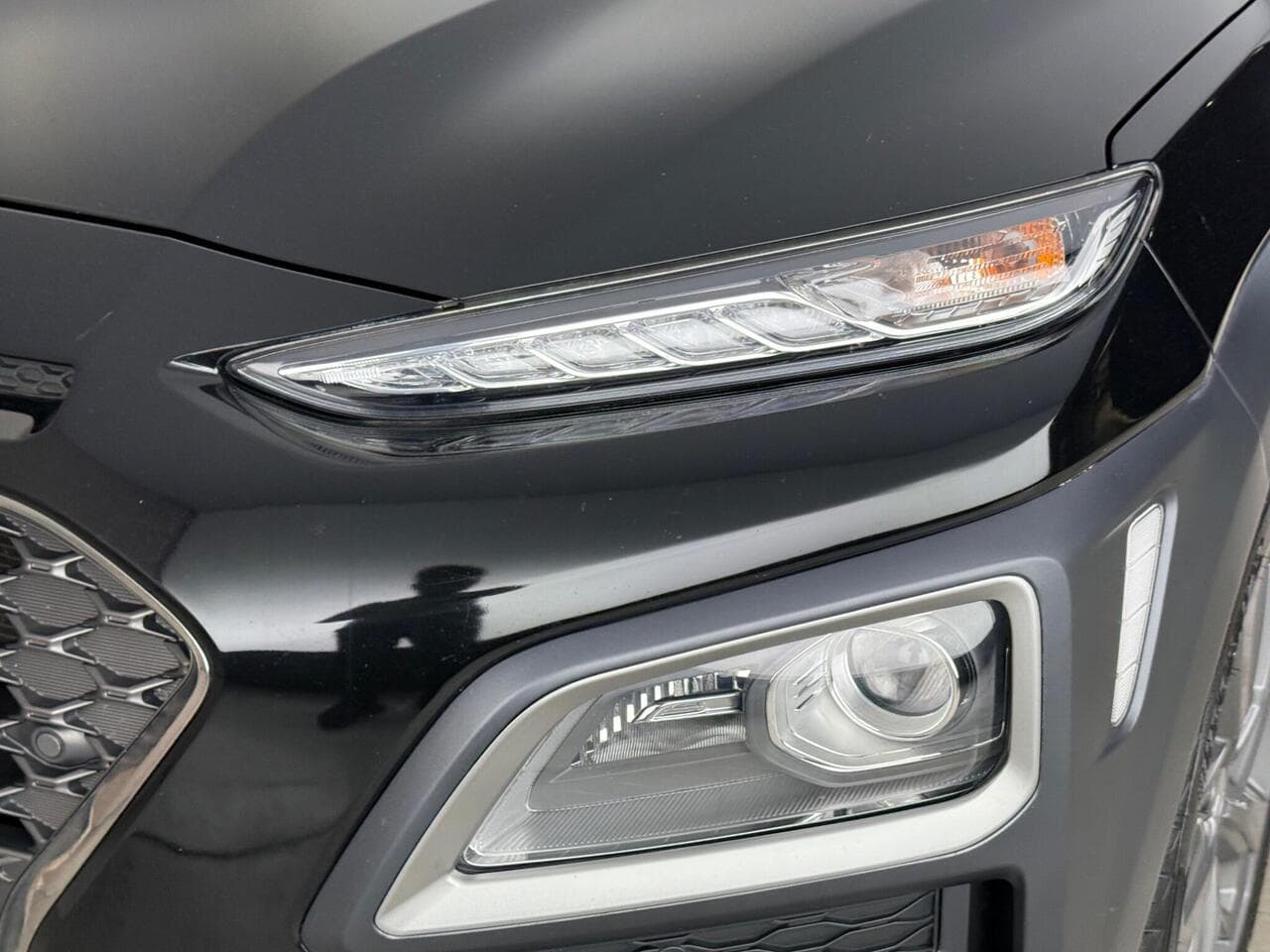 Hyundai KONA thumbnail Lights Front