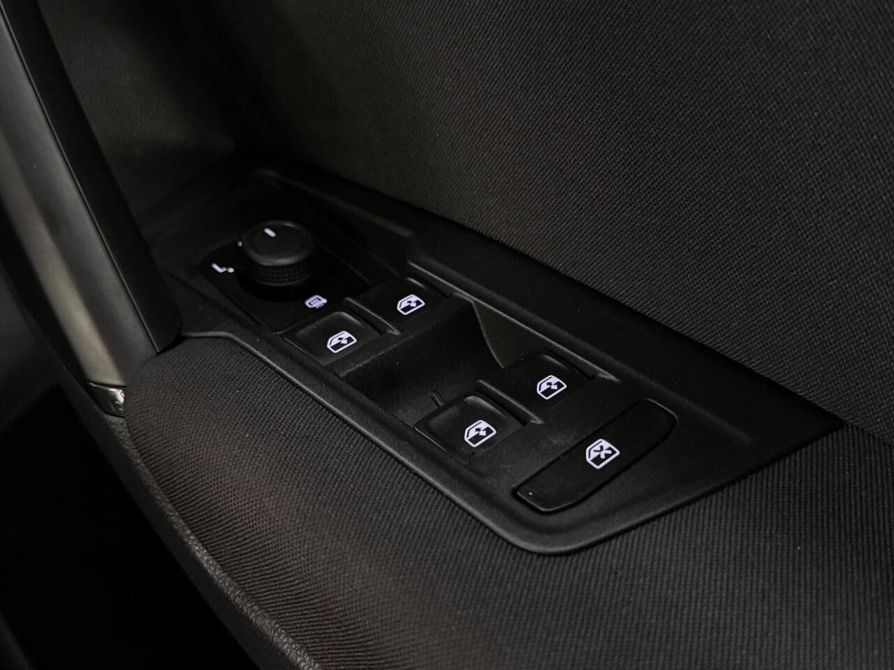 Volkswagen Tiguan thumbnail Misc Controls