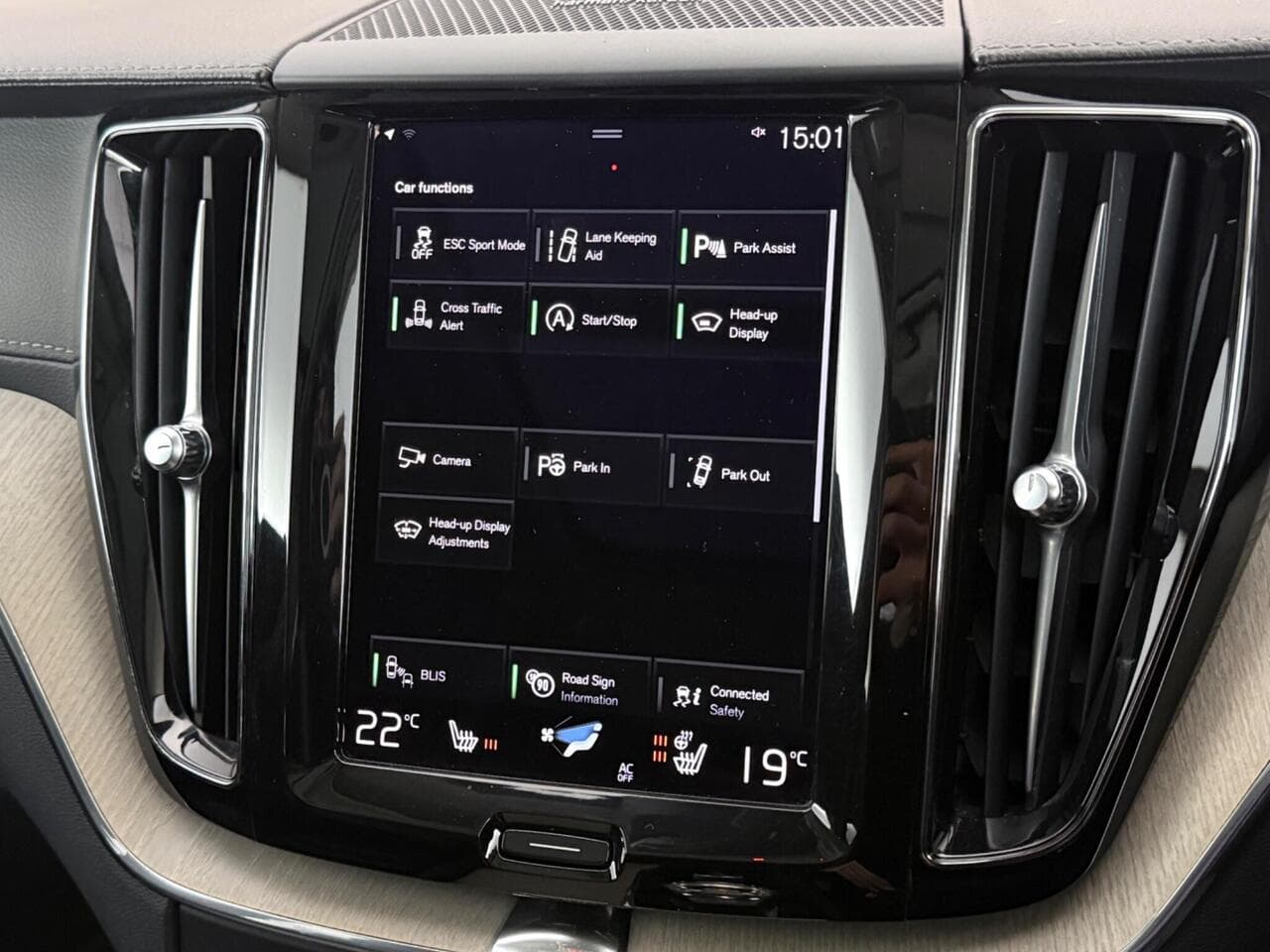 Volvo XC60 thumbnail Infotainment System