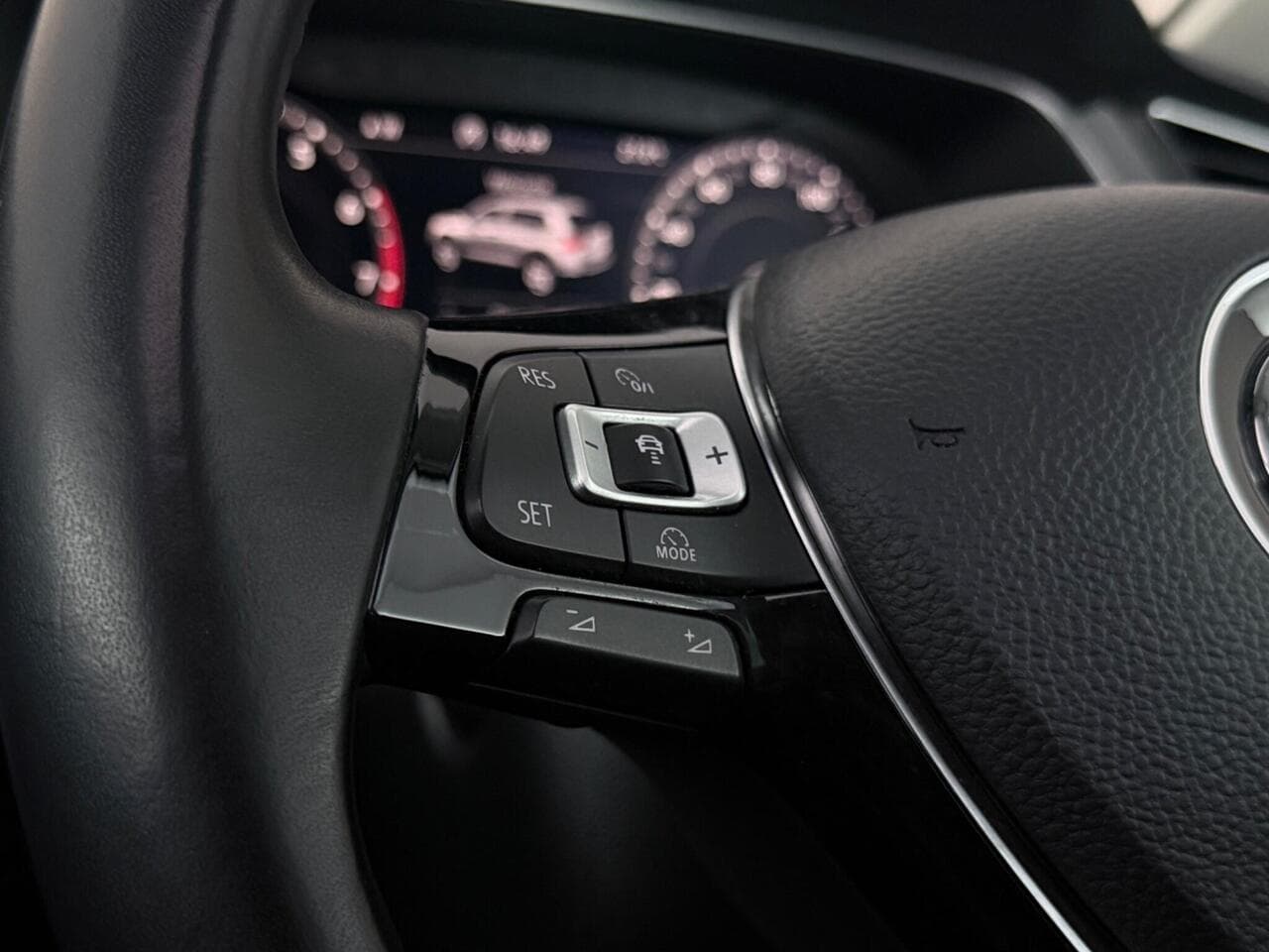 Volkswagen Tiguan thumbnail Misc Controls