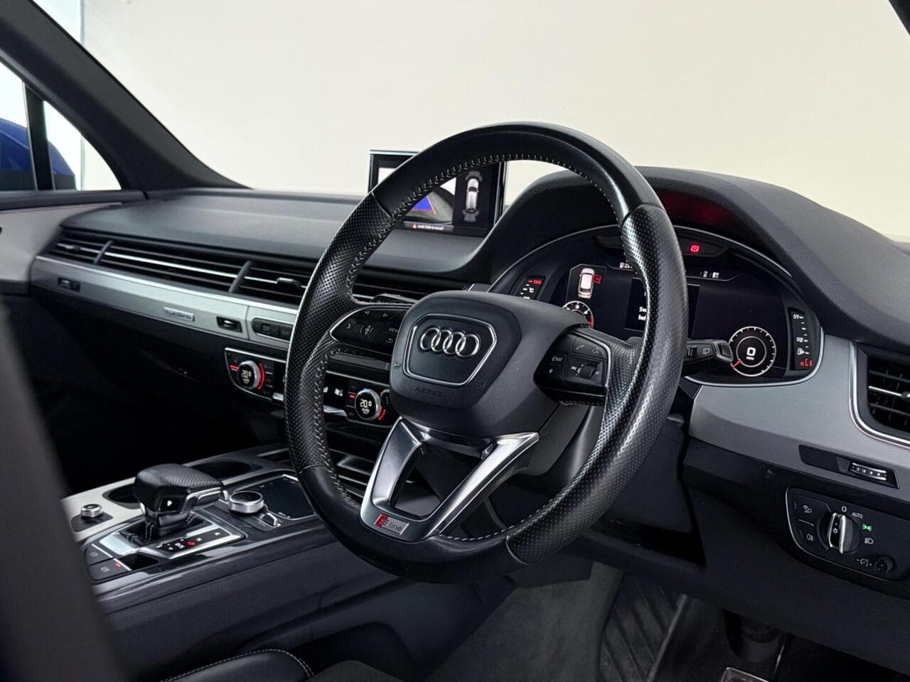 Audi Q7 thumbnail Interior Front