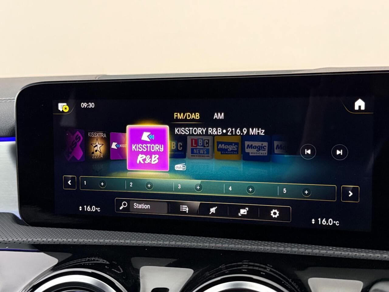 Mercedes-Benz CLA thumbnail Infotainment System