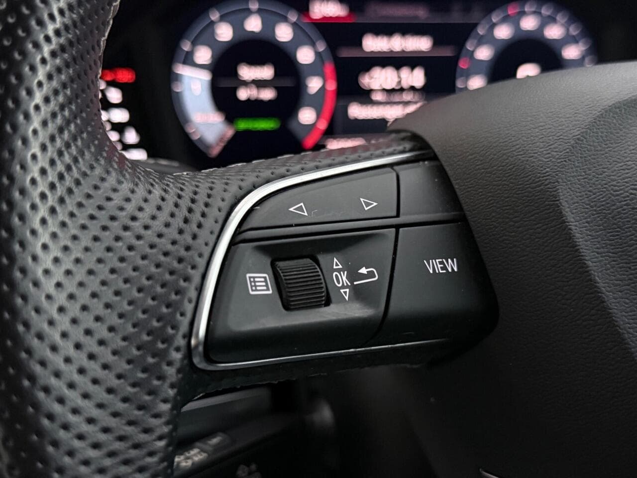 Audi Q3 thumbnail Misc Controls