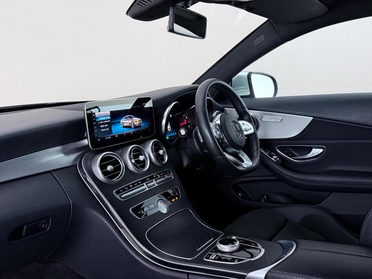 Mercedes-Benz C Class thumbnail Interior Front