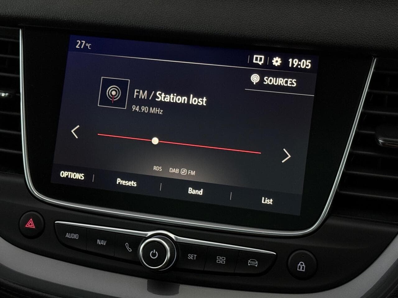 Vauxhall Grandland X thumbnail Infotainment System