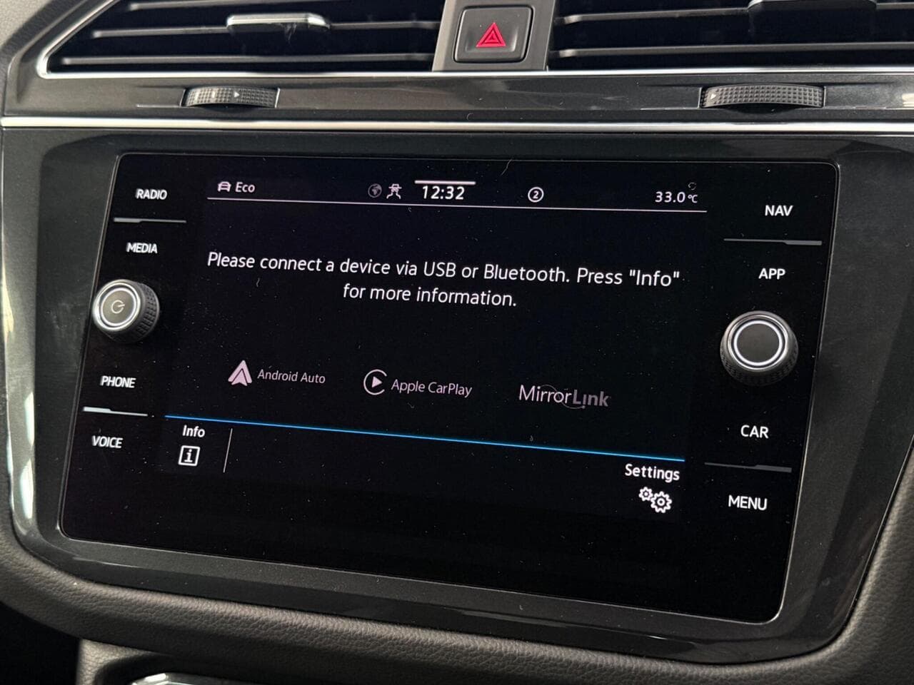 Volkswagen Tiguan thumbnail Infotainment System