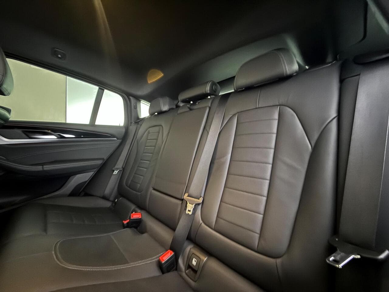 BMW X4 thumbnail Seats Rear