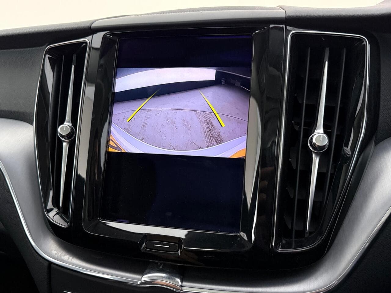 Volvo XC60 thumbnail Infotainment System
