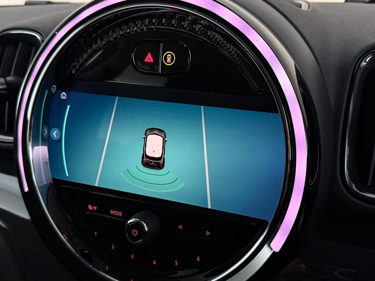 MINI Countryman thumbnail Infotainment System