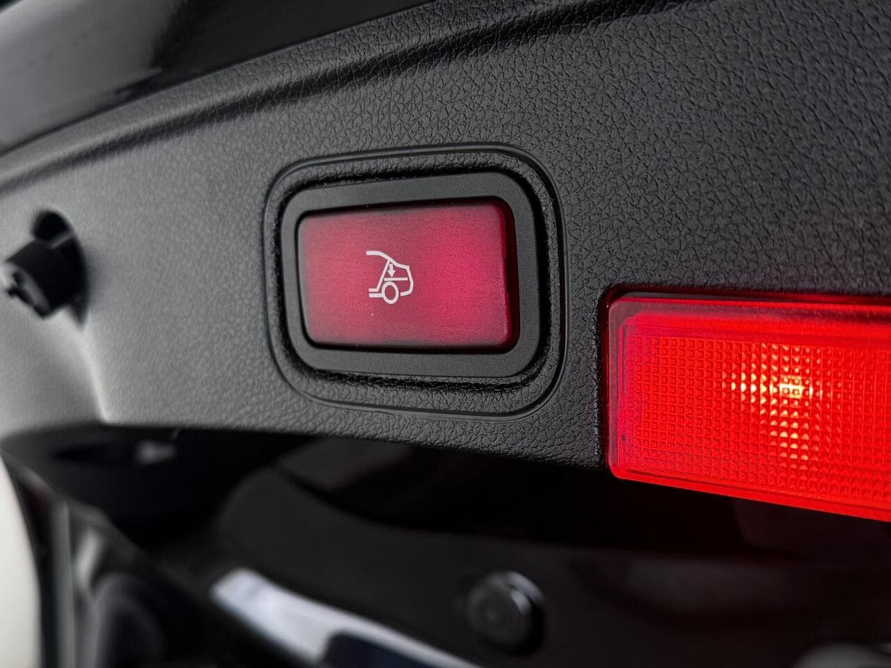 Mercedes-Benz C Class thumbnail Misc Controls