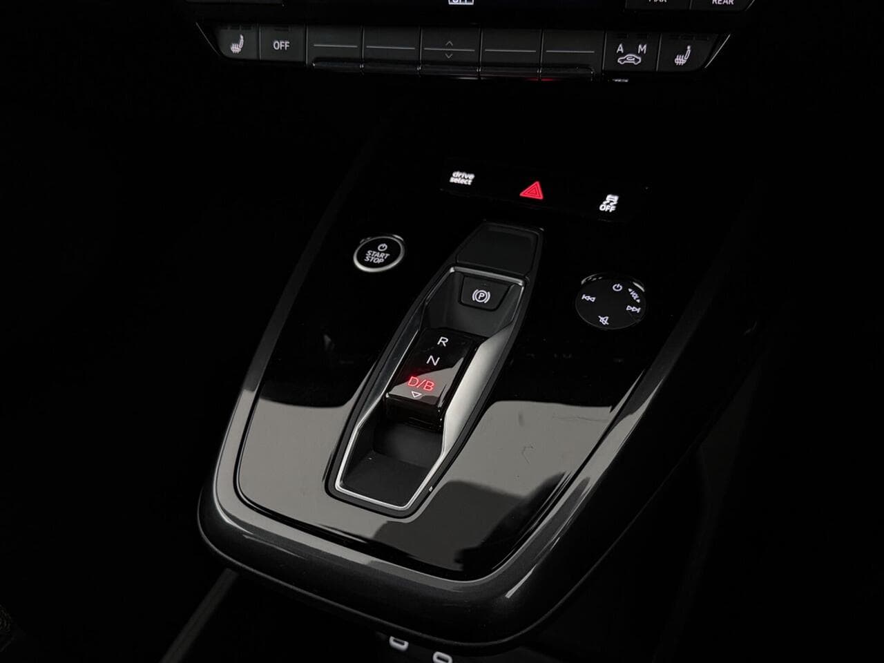 Audi Q4 e-tron thumbnail Misc Controls