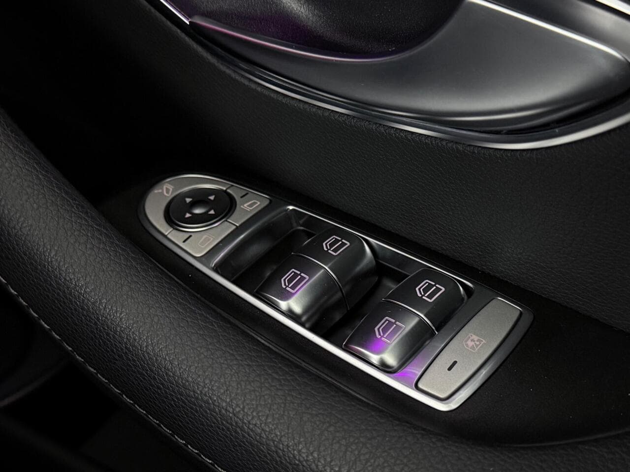 Mercedes-Benz E Class thumbnail Misc Controls