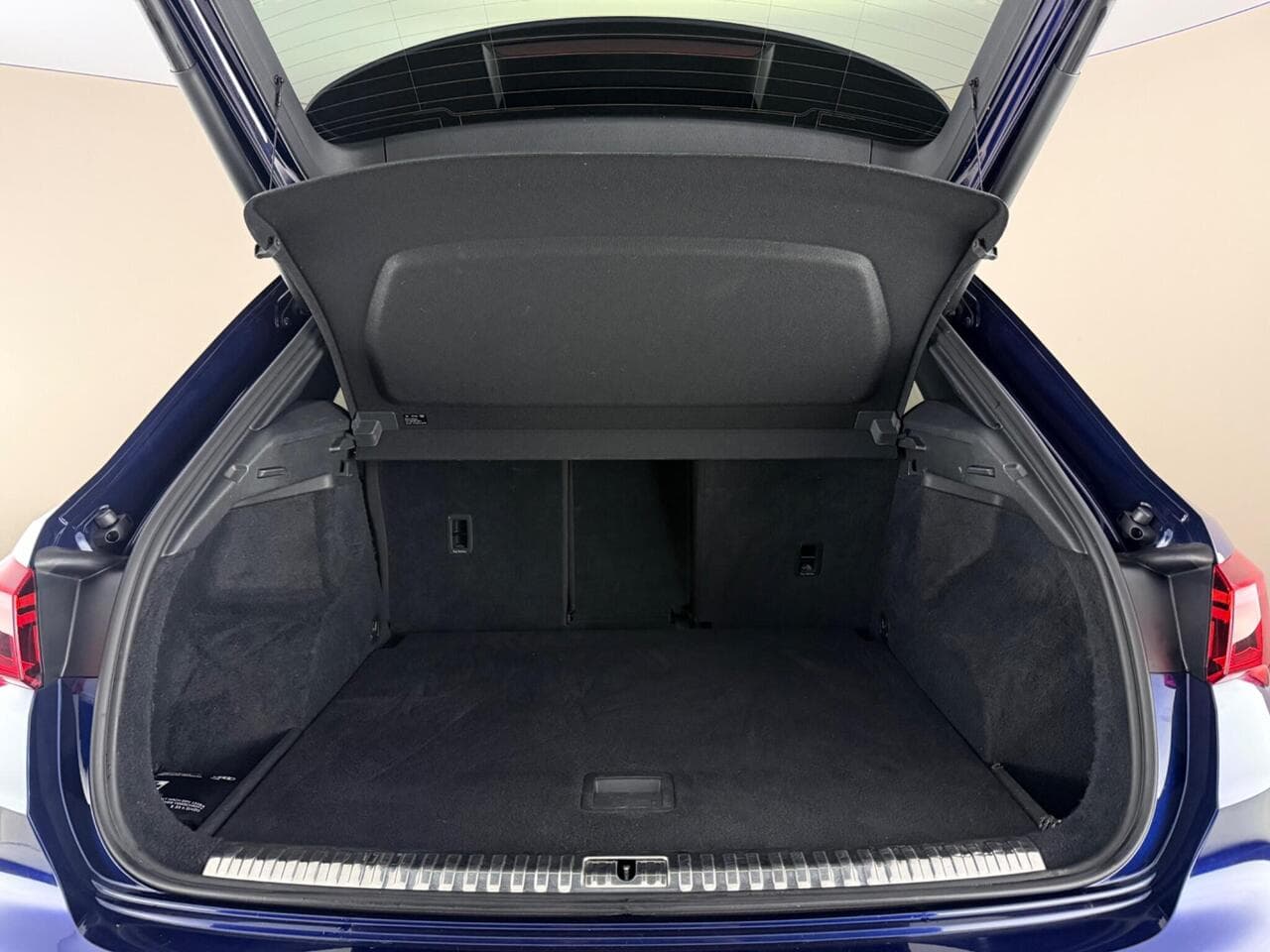 Audi Q3 thumbnail Boot