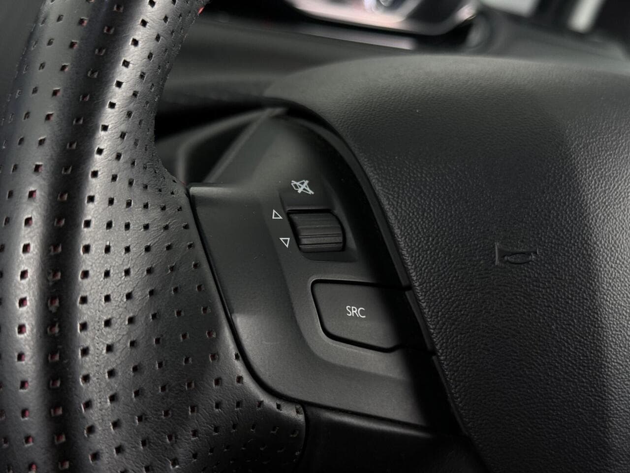 Peugeot 2008 thumbnail Misc Controls