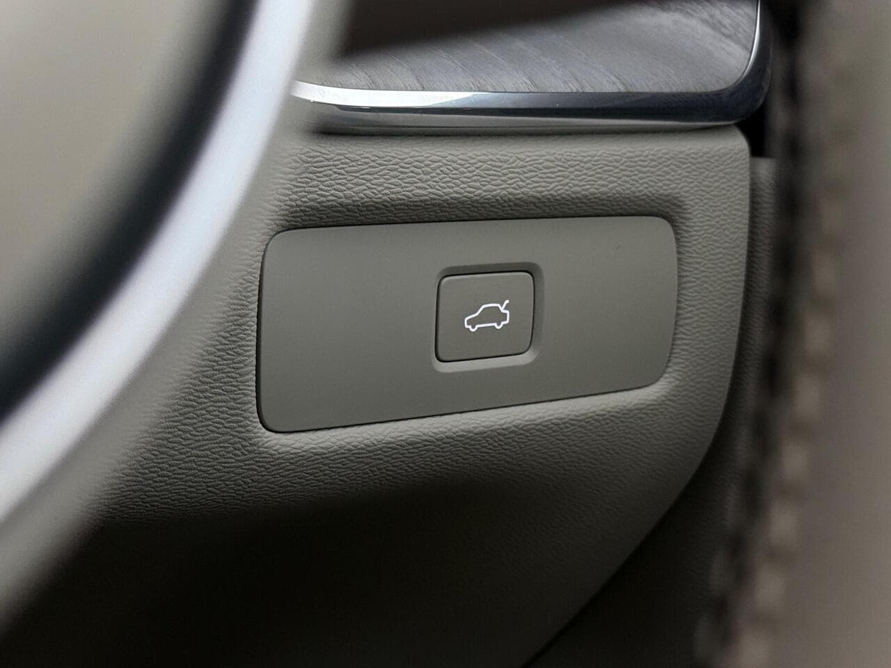 Volvo XC60 thumbnail Misc Controls