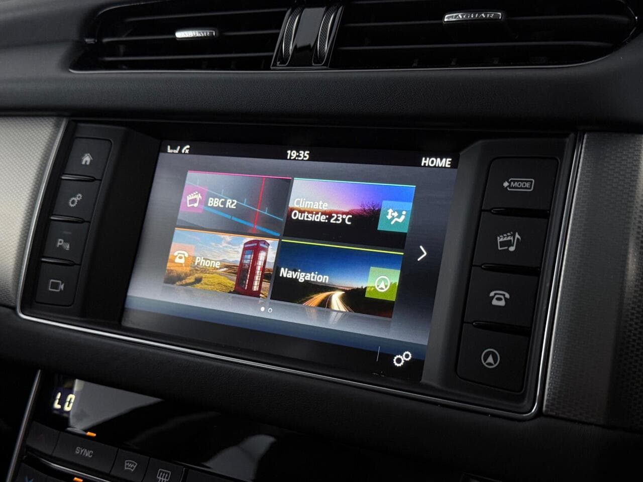 Jaguar XF thumbnail Infotainment System