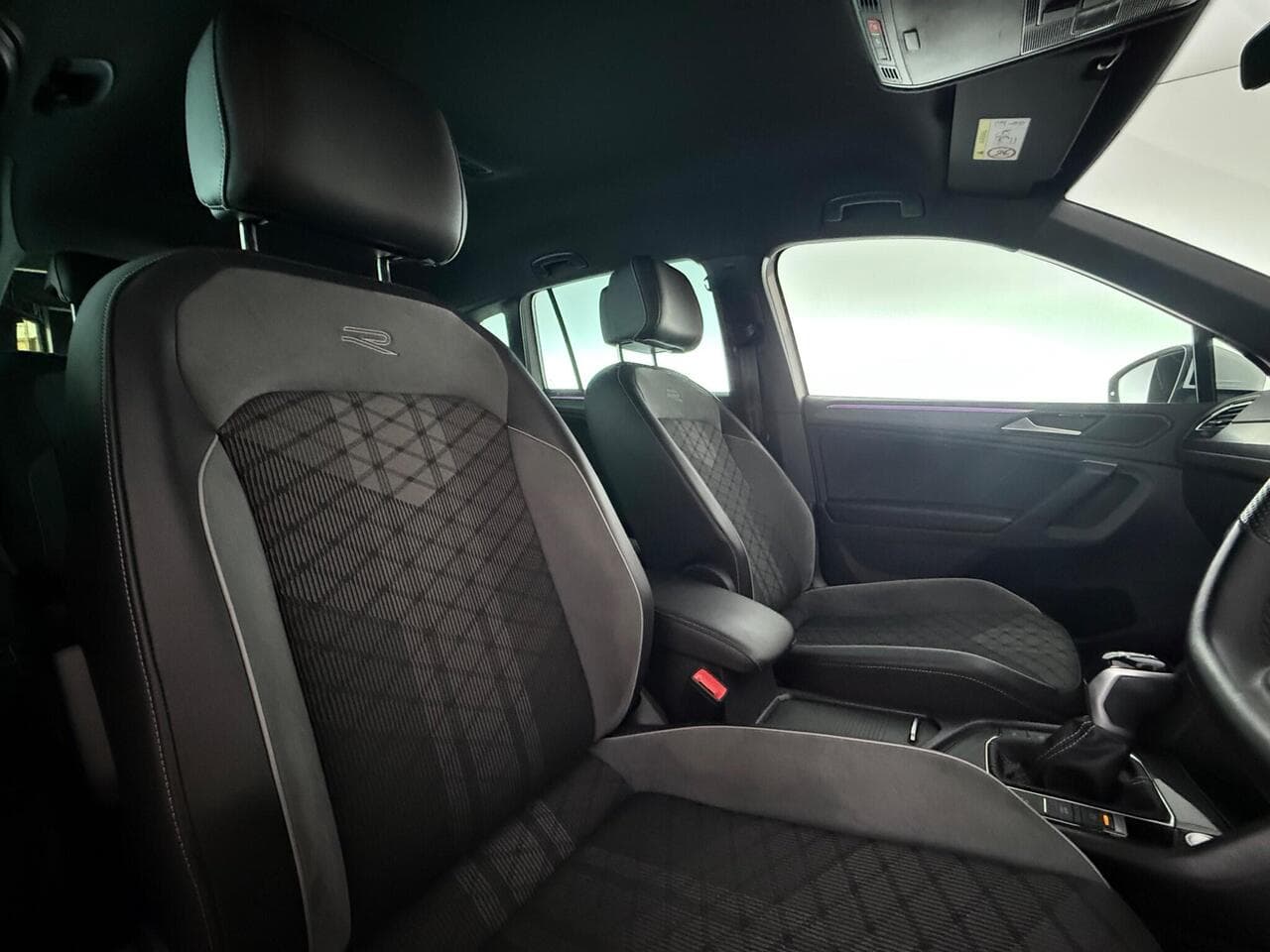 Volkswagen Tiguan thumbnail Seat Driver