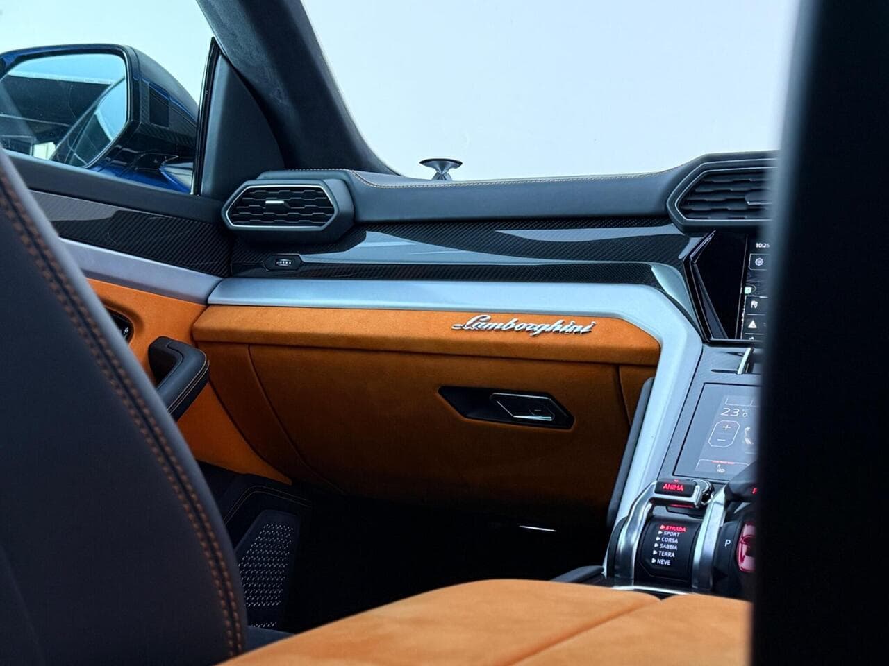Lamborghini Urus thumbnail Door Interior