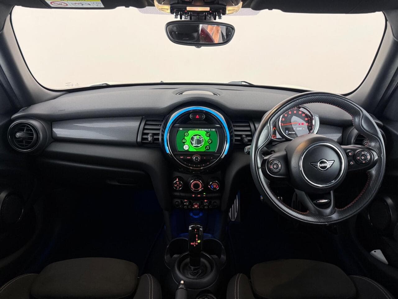 MINI Hatch thumbnail Interior Front