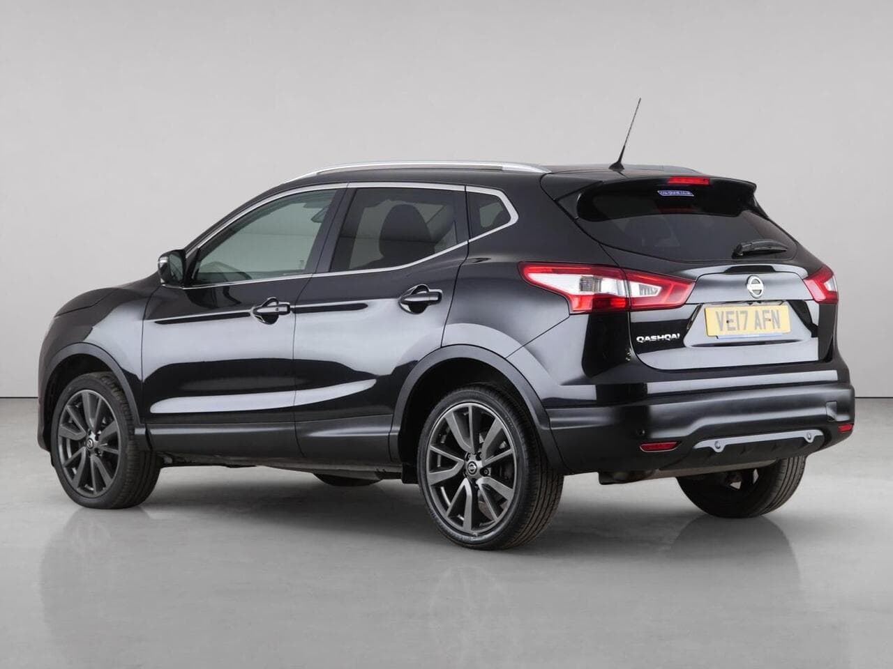 Nissan Qashqai thumbnail Rear Left