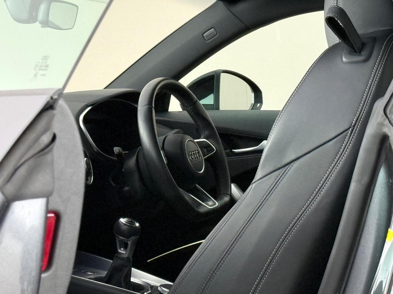 Audi TT thumbnail Seat Driver